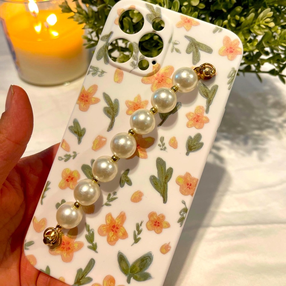 Pearl flower iPhone case